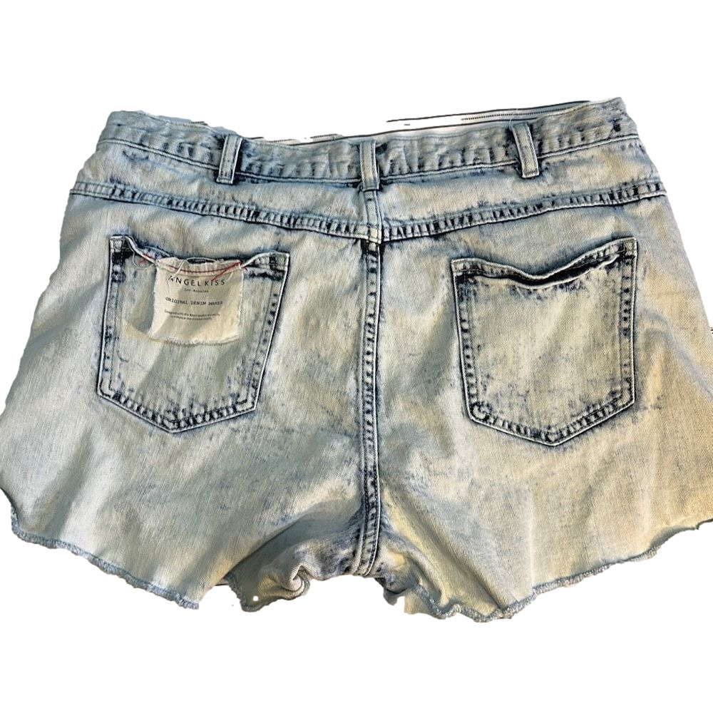 Angels Kiss Jean Shorts Size 17. Waist: 34 inches